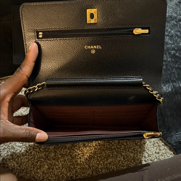 CHANEL Black Quilted Leather Crossbody Wallet with Gold Chain - Picture 5 of 8